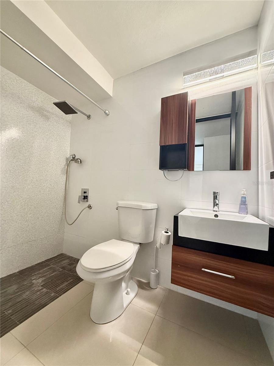 ASHFORD PLAZA - Residential Lease