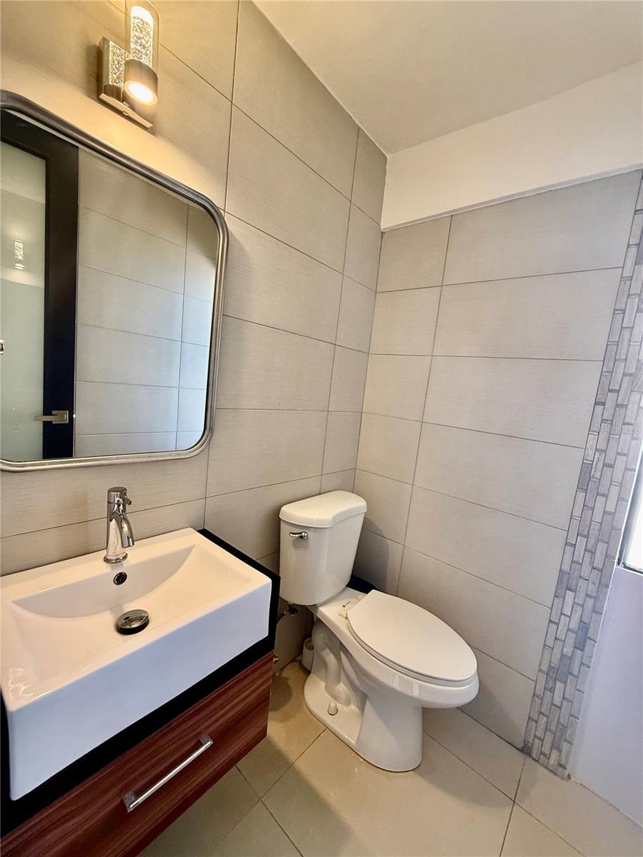 ASHFORD PLAZA - Residential Lease