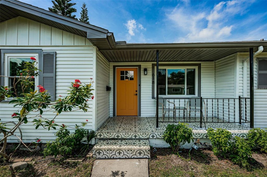 Photo of 618 40th Avenue N, St Petersburg, FL 33703 (MLS # TB8475866)