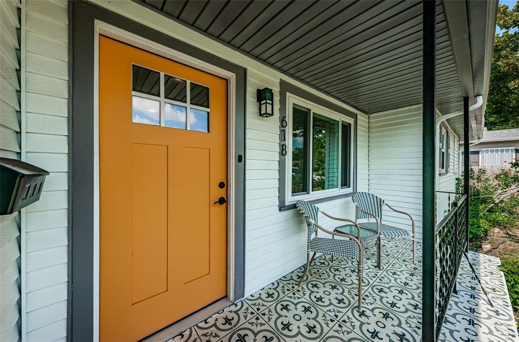 Photo of 618 40th Avenue N, St Petersburg, FL 33703 (MLS # TB8475866)