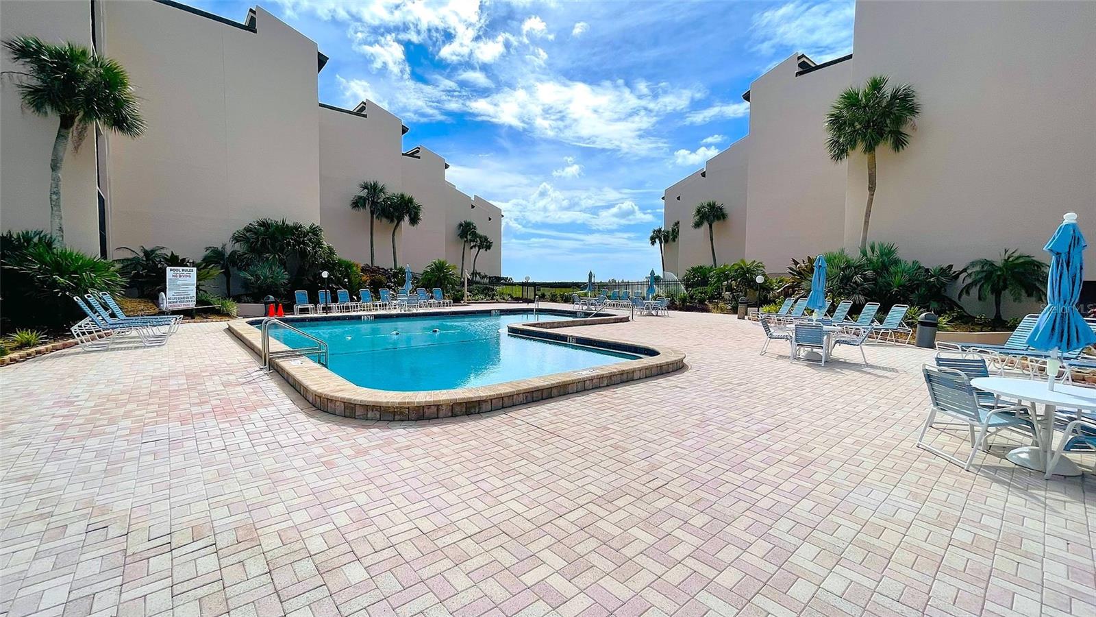 SIESTA BREAKERS - Residential
