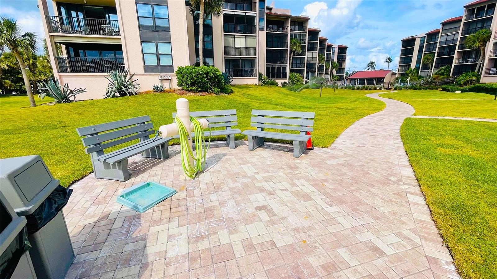 SIESTA BREAKERS - Residential