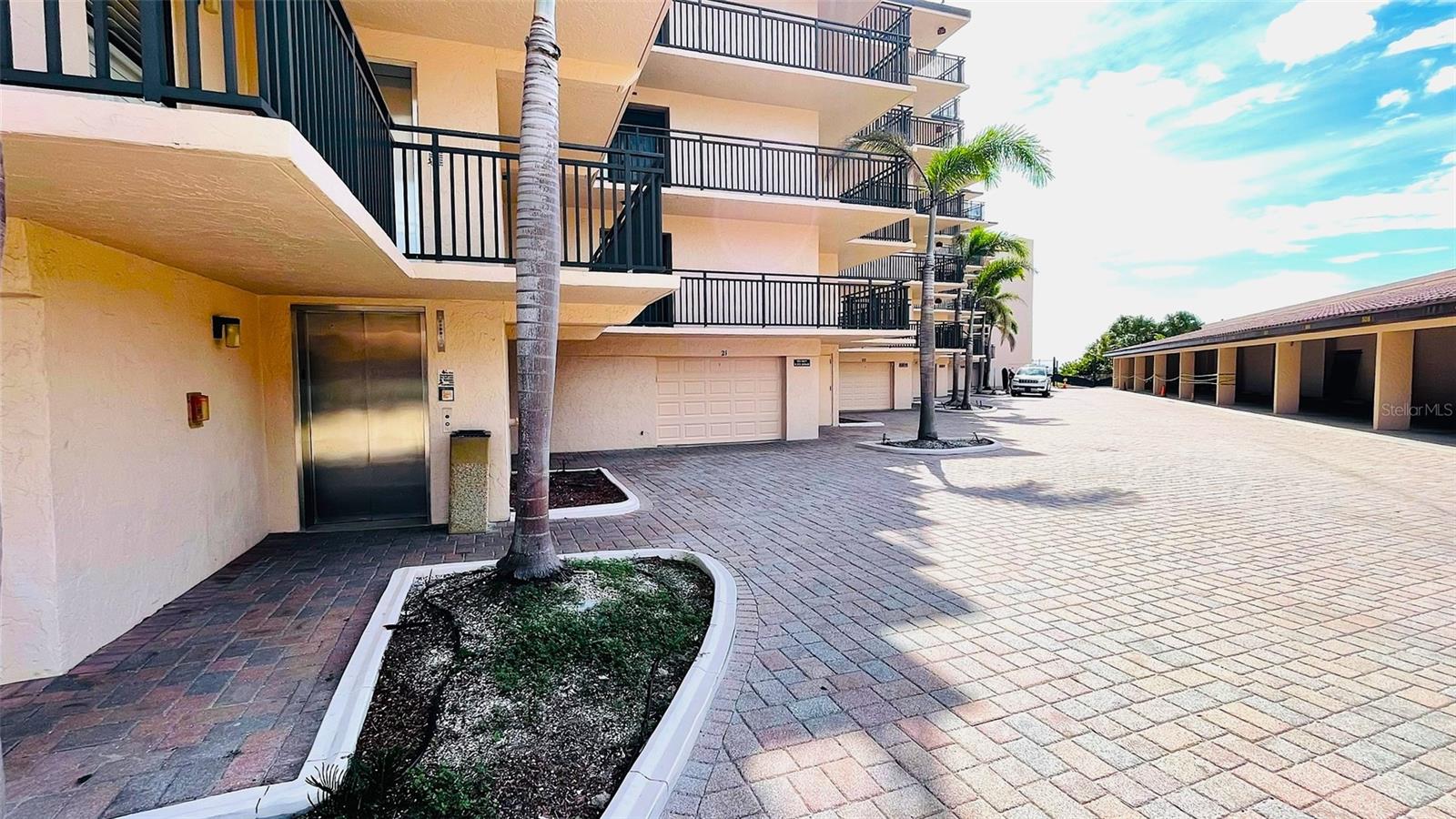 SIESTA BREAKERS - Residential