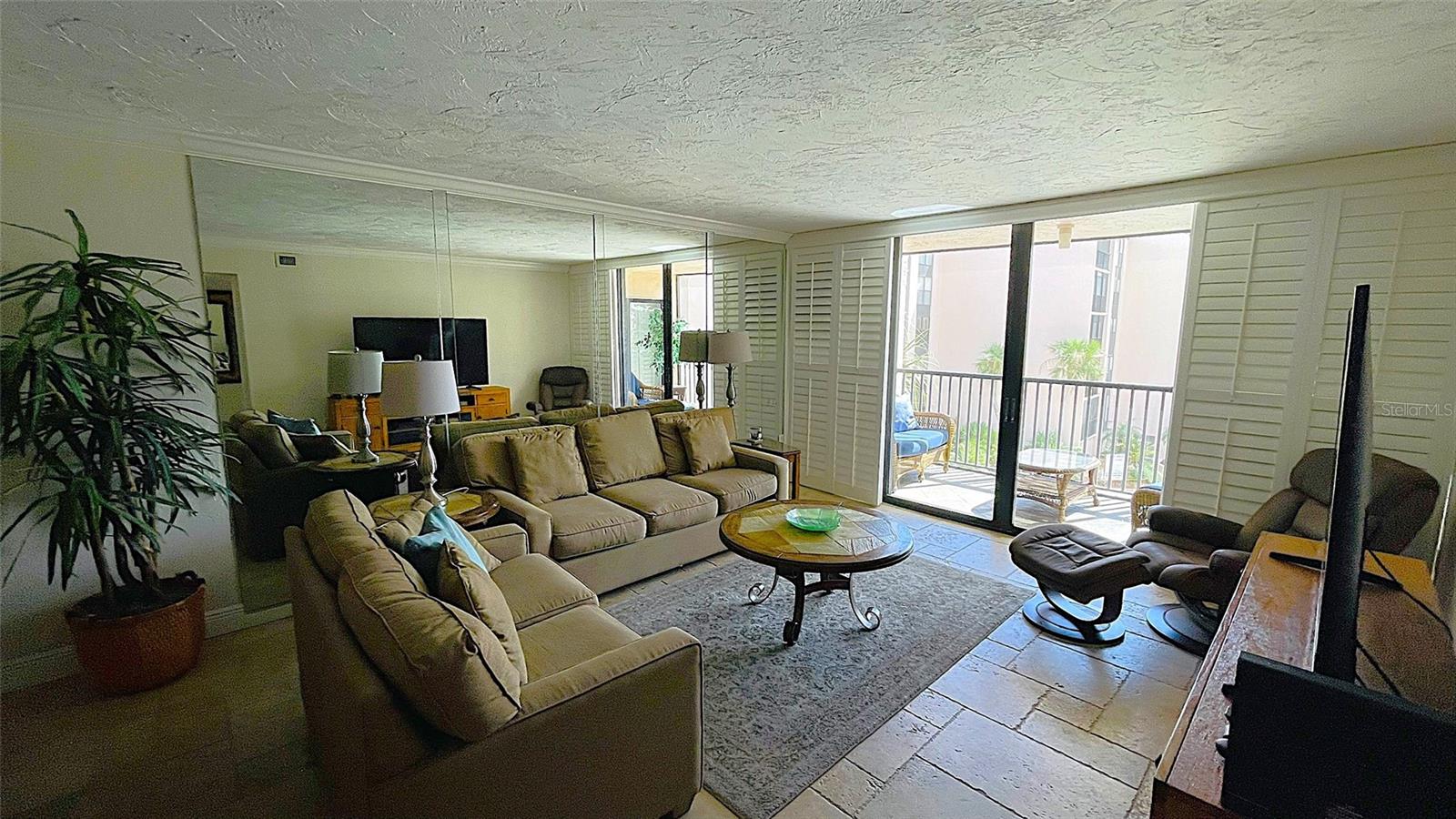 SIESTA BREAKERS - Residential