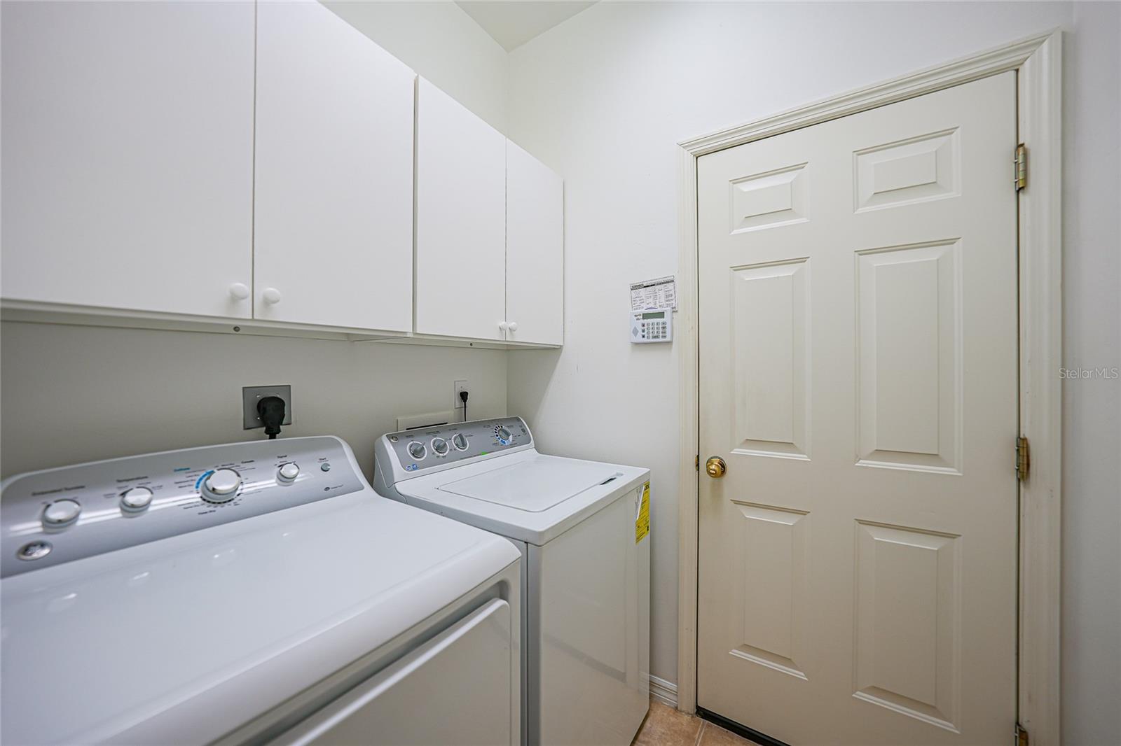 CREEKSIDE - Residential