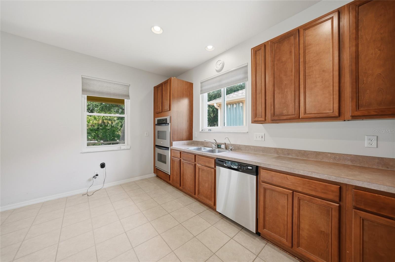 CREEKSIDE - Residential