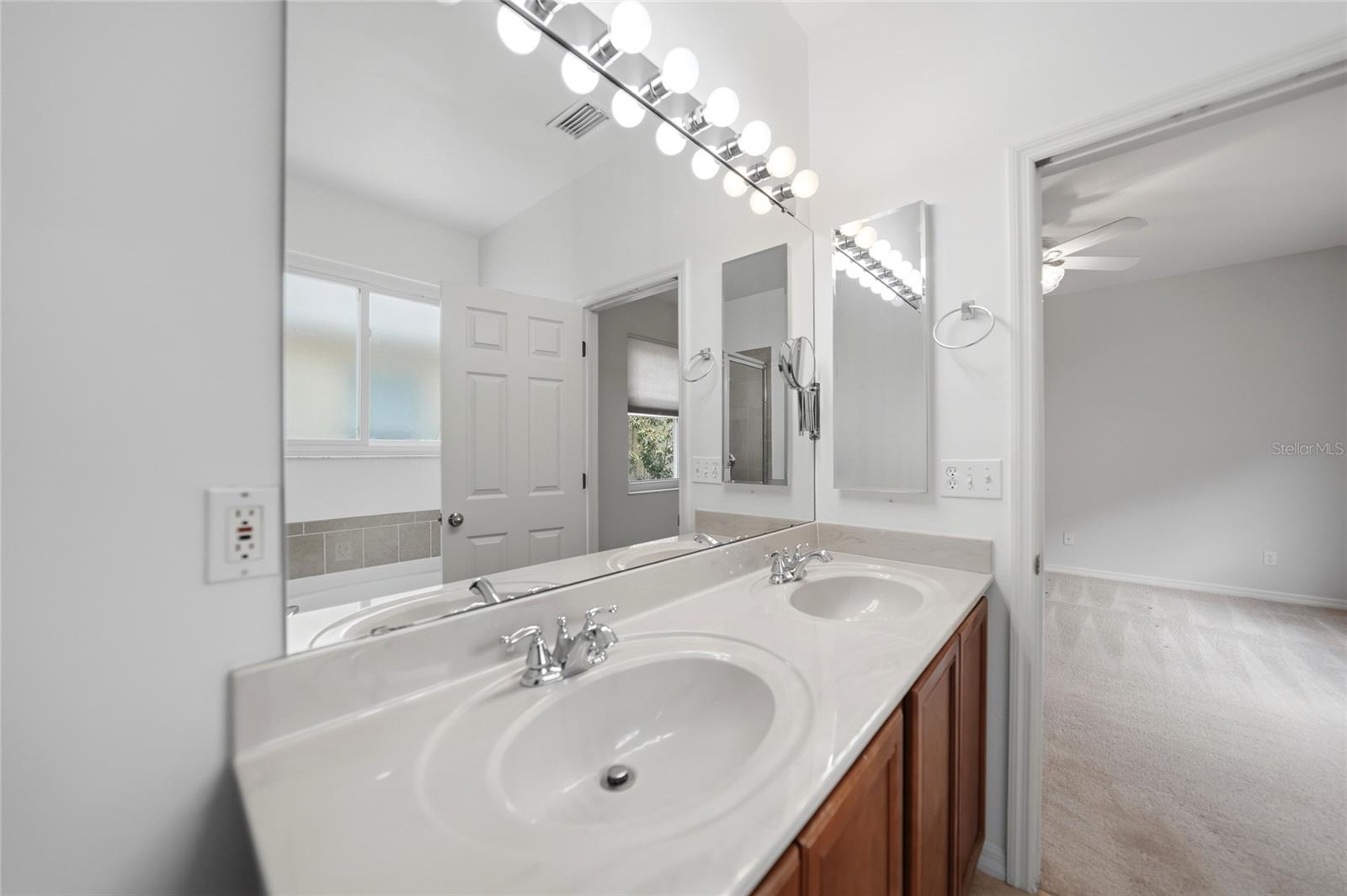 CREEKSIDE - Residential