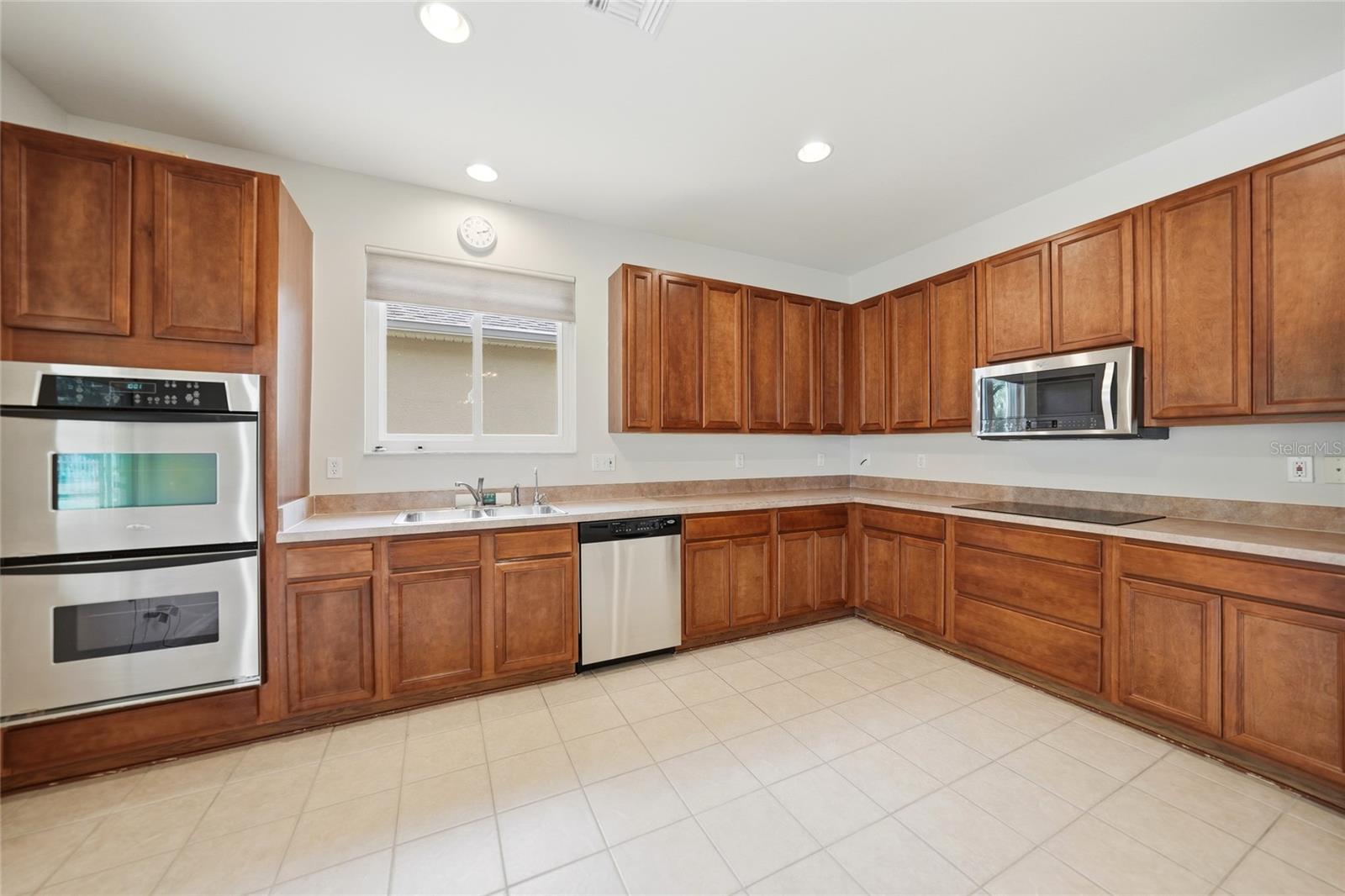 CREEKSIDE - Residential