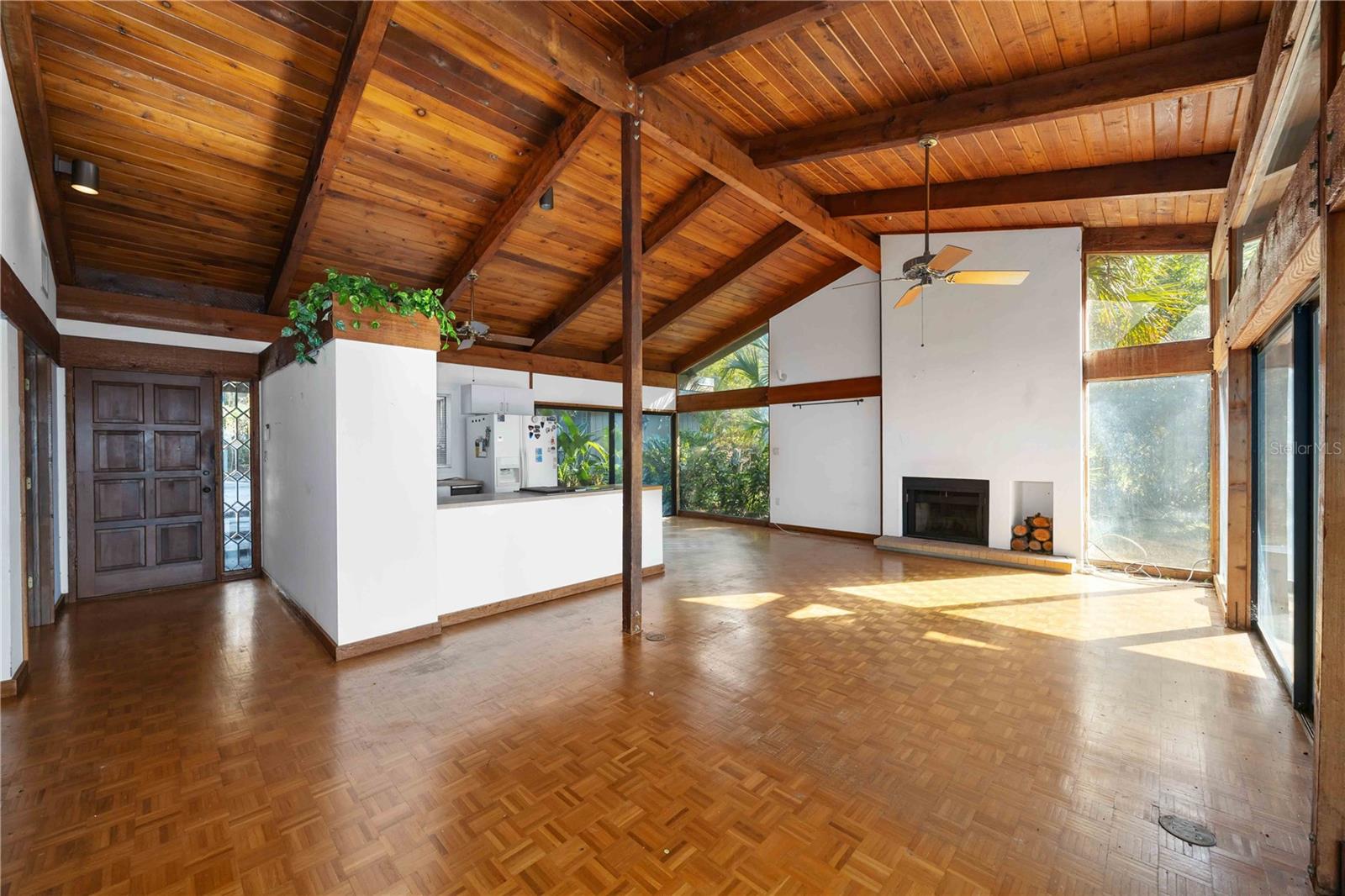 CROOKED LAKE - Residential