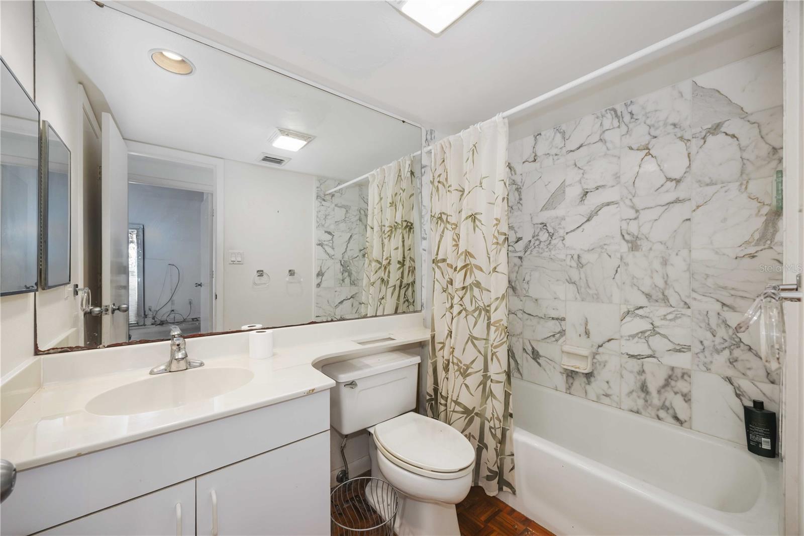 CROOKED LAKE - Residential