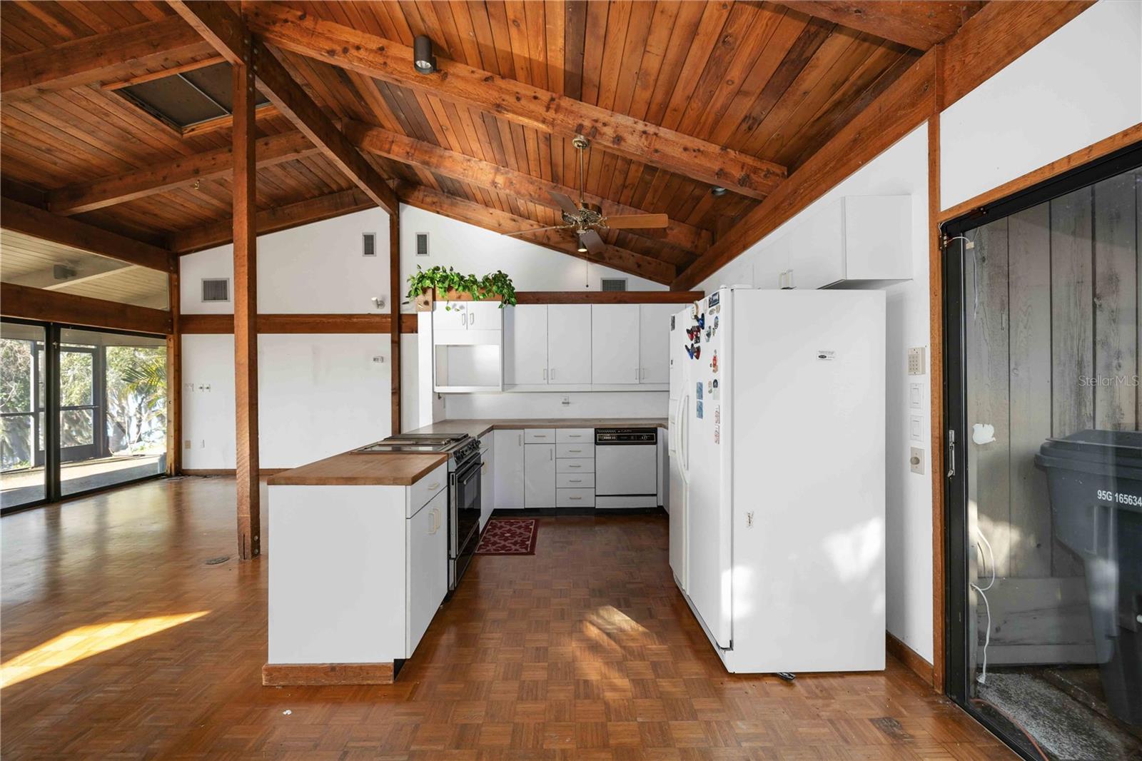 CROOKED LAKE - Residential