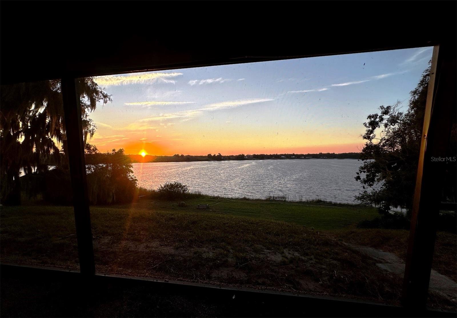 CROOKED LAKE - Residential