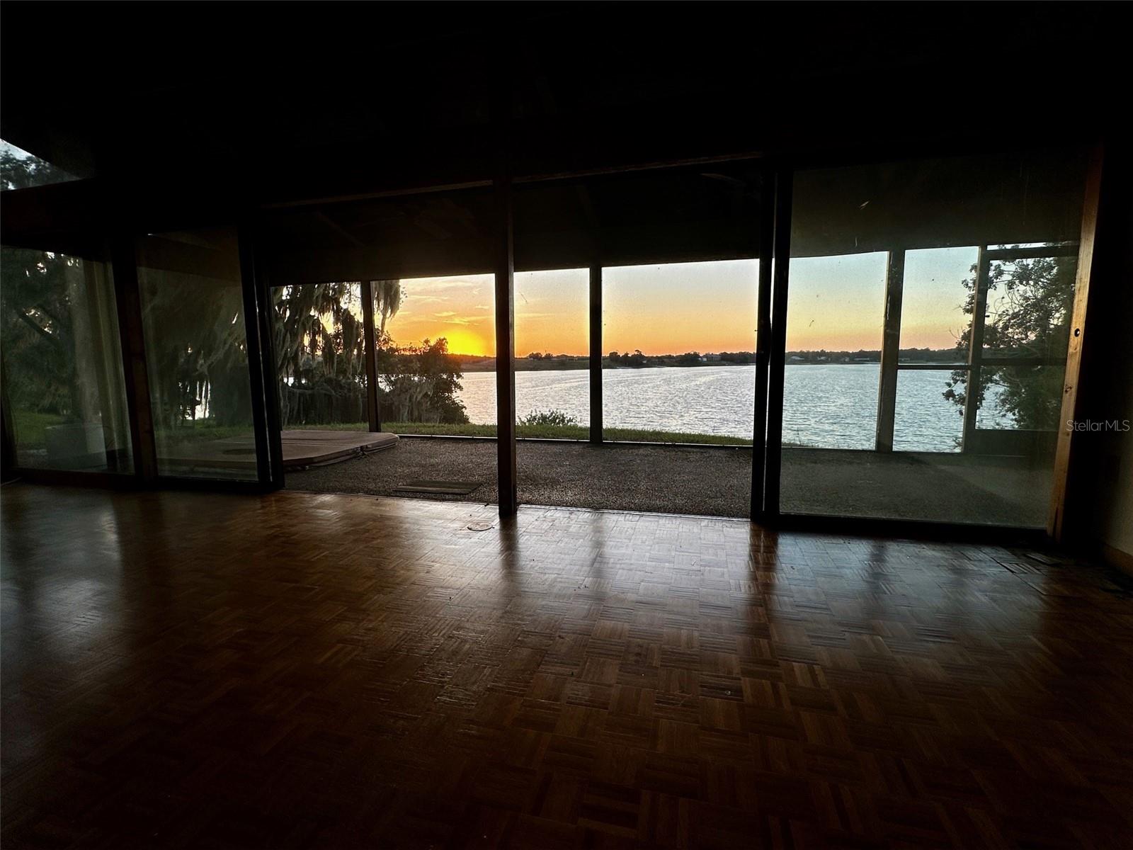 CROOKED LAKE - Residential