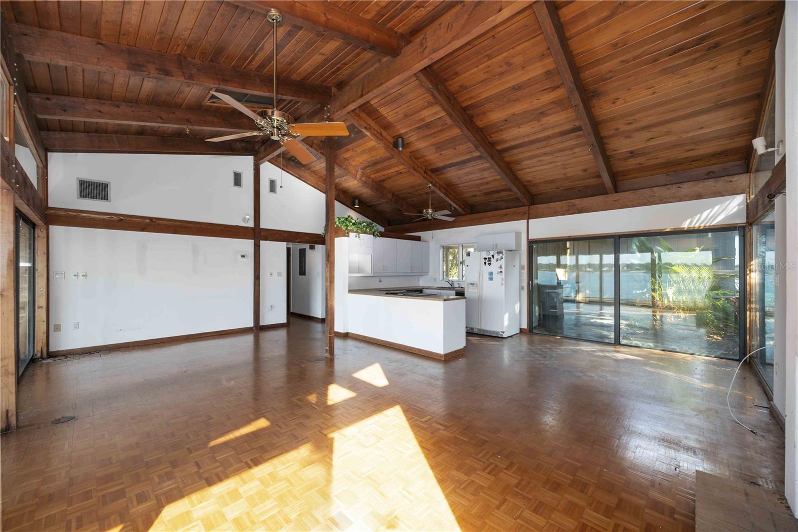 CROOKED LAKE - Residential