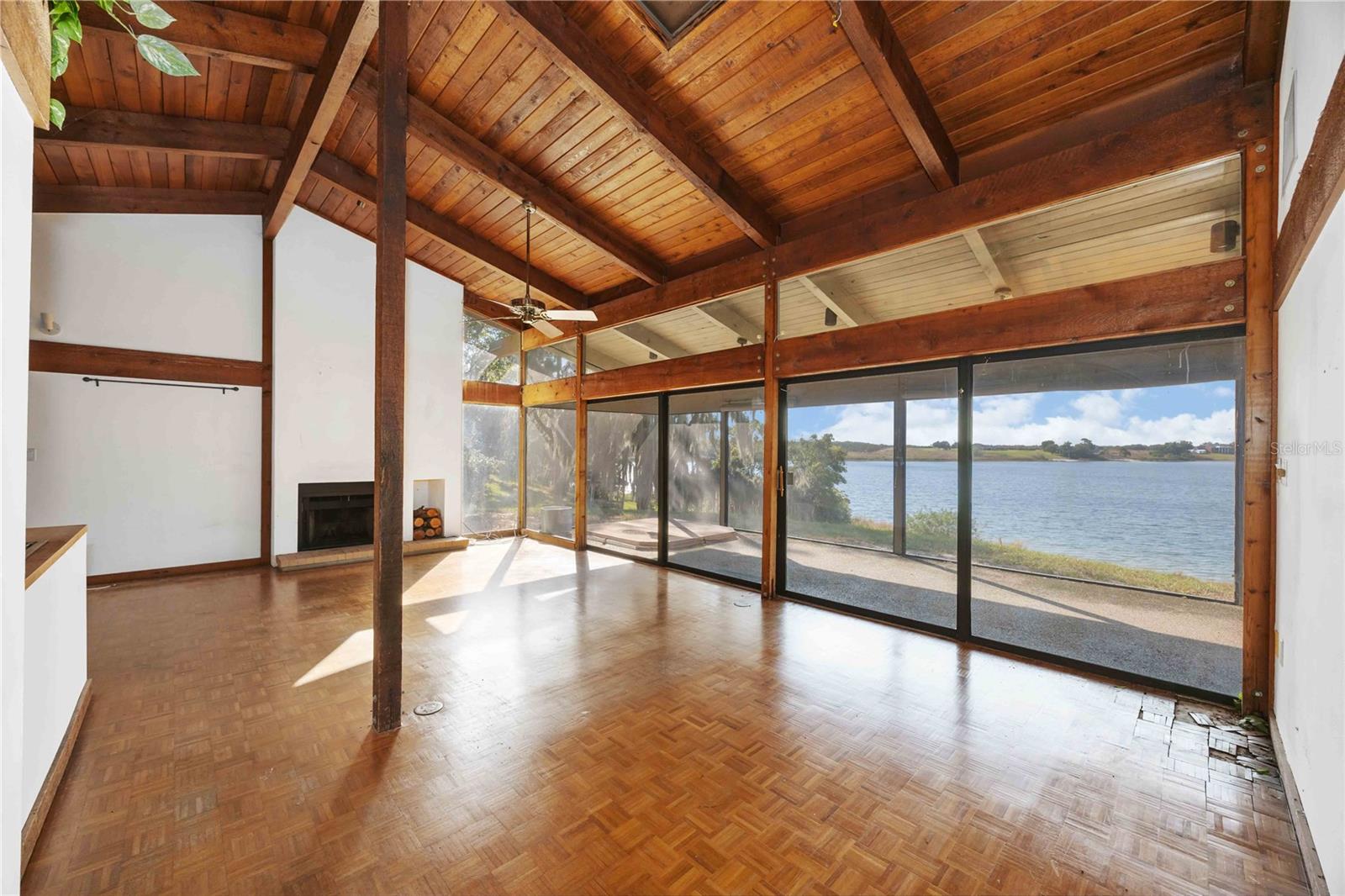 CROOKED LAKE - Residential