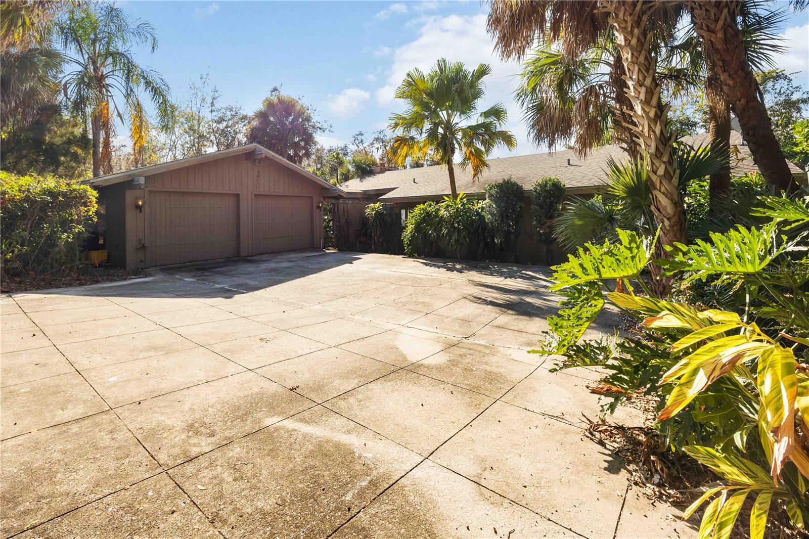 CROOKED LAKE - Residential