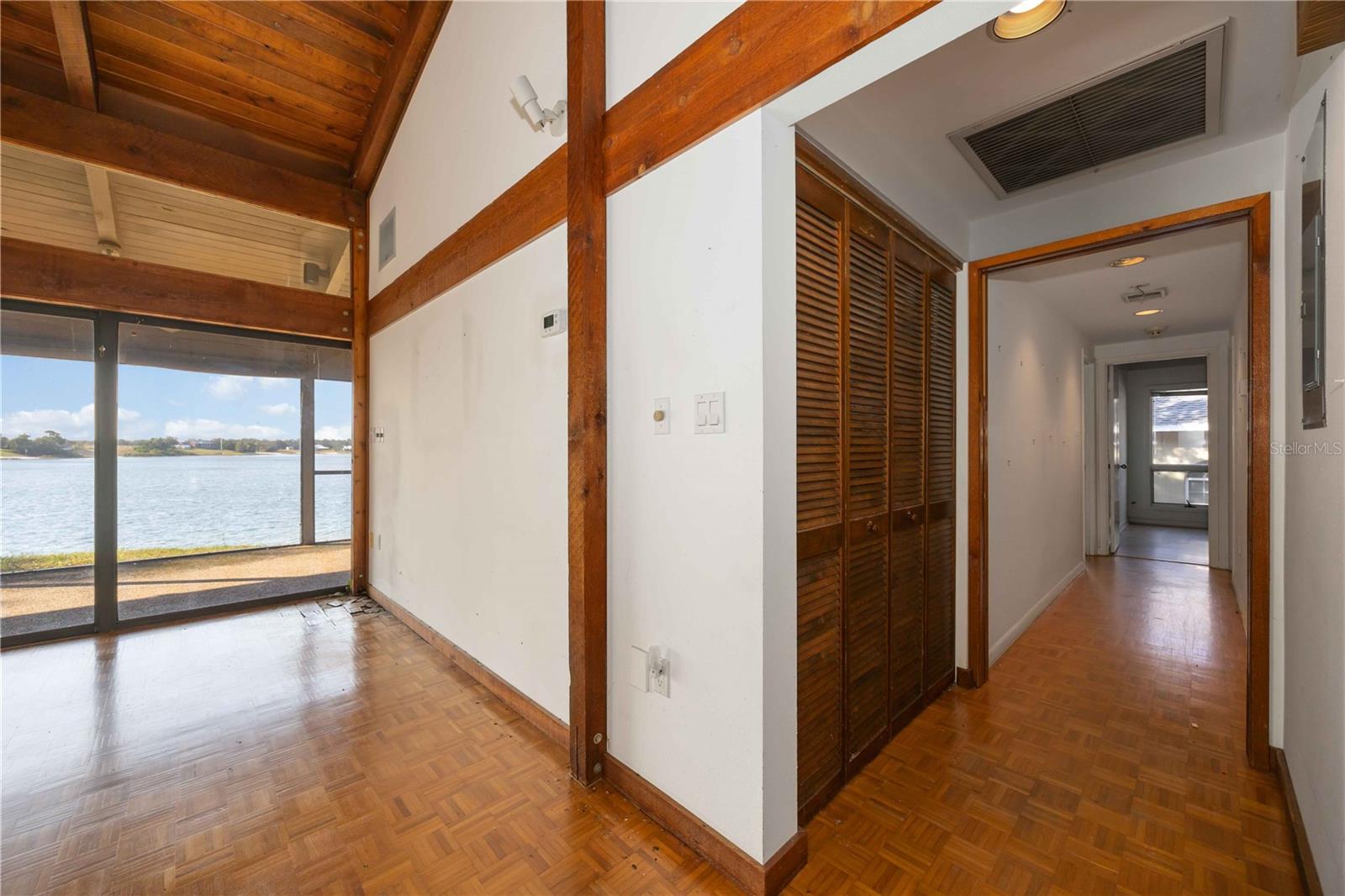 CROOKED LAKE - Residential