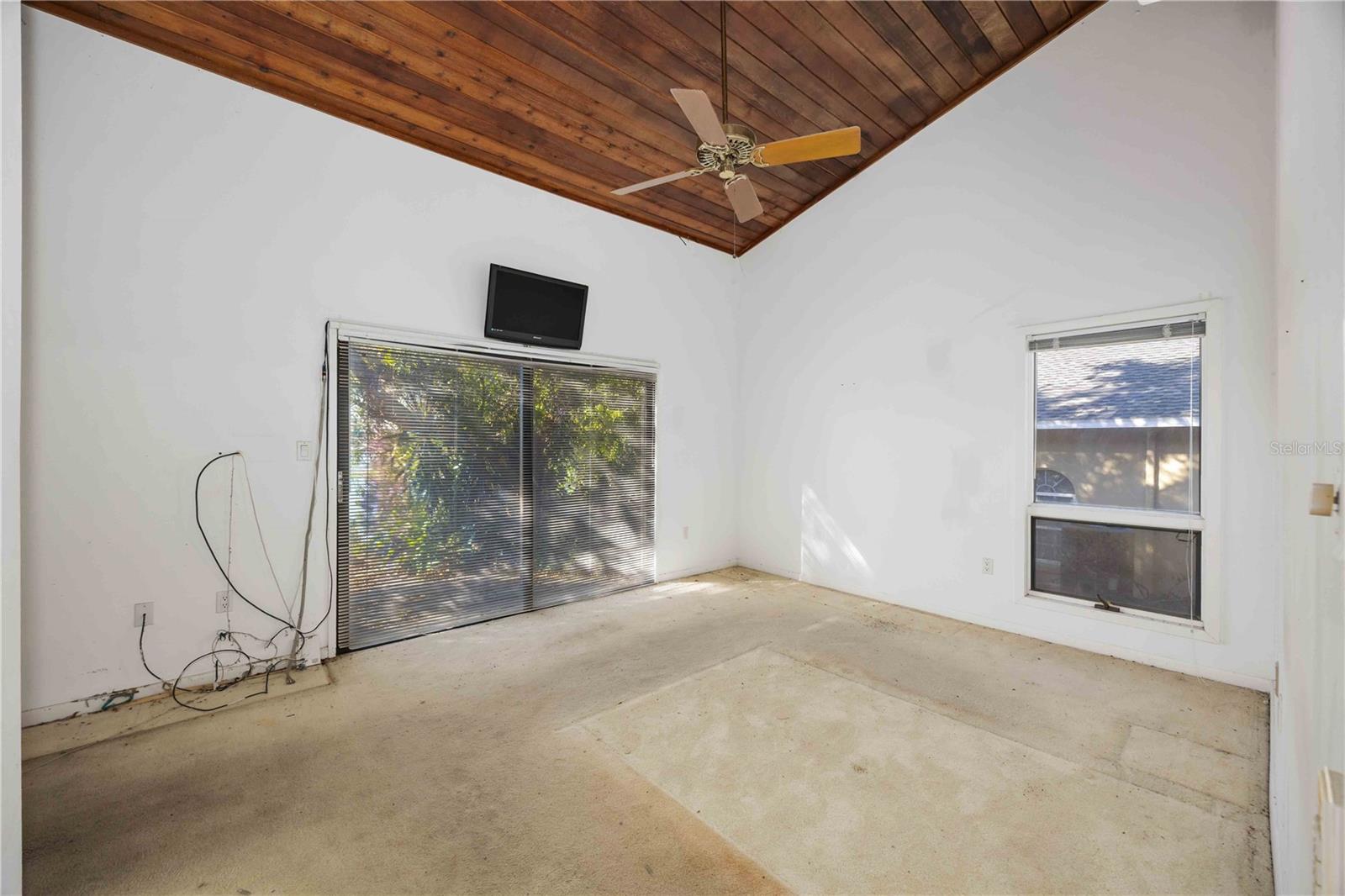 CROOKED LAKE - Residential