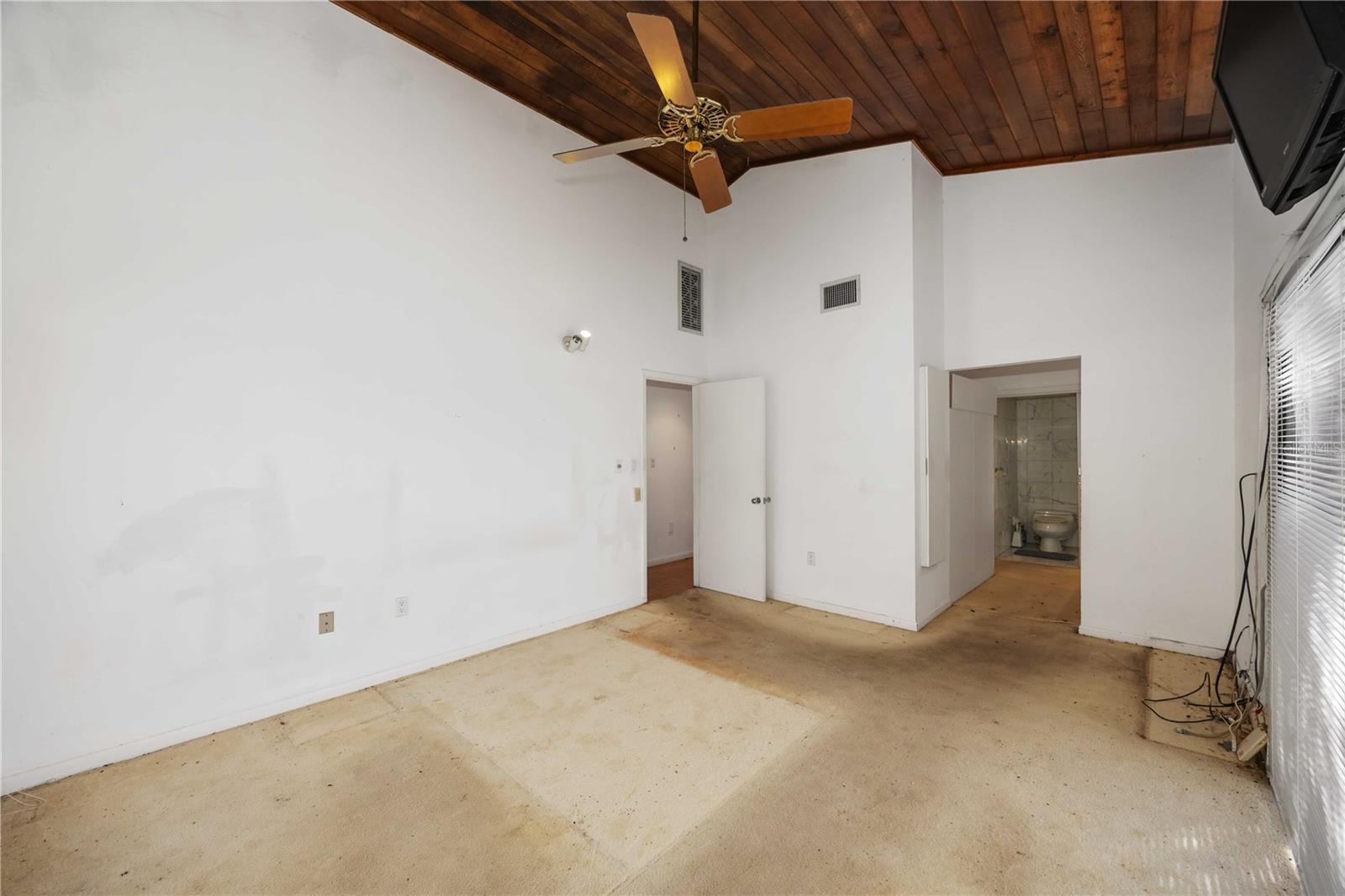 CROOKED LAKE - Residential