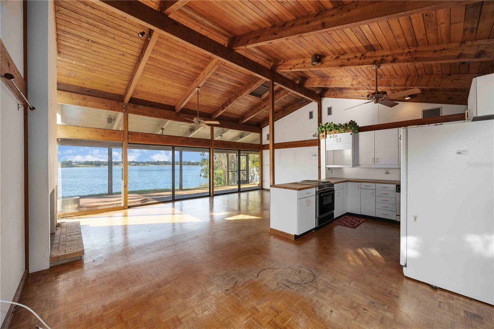 CROOKED LAKE - Residential