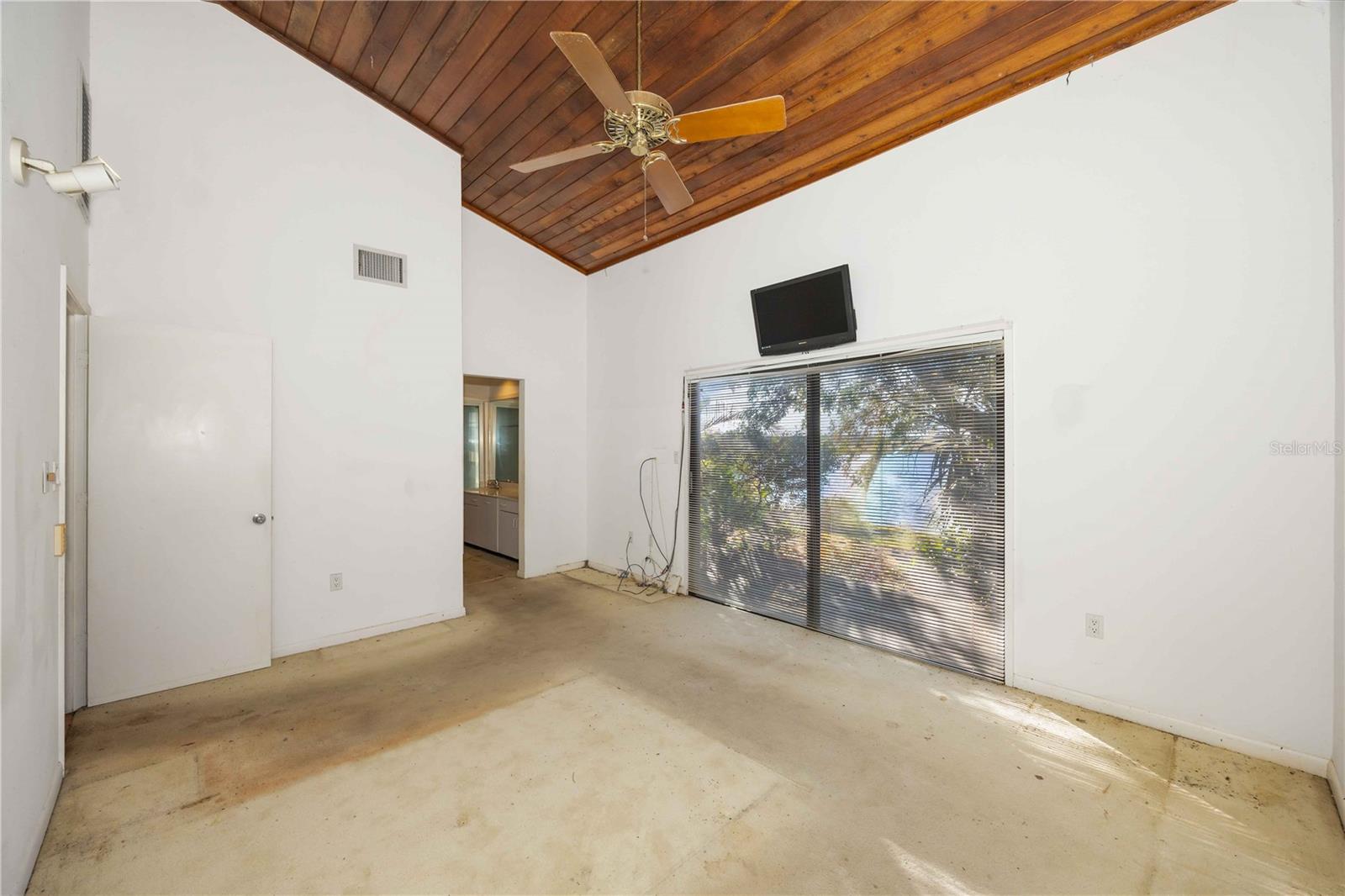 CROOKED LAKE - Residential