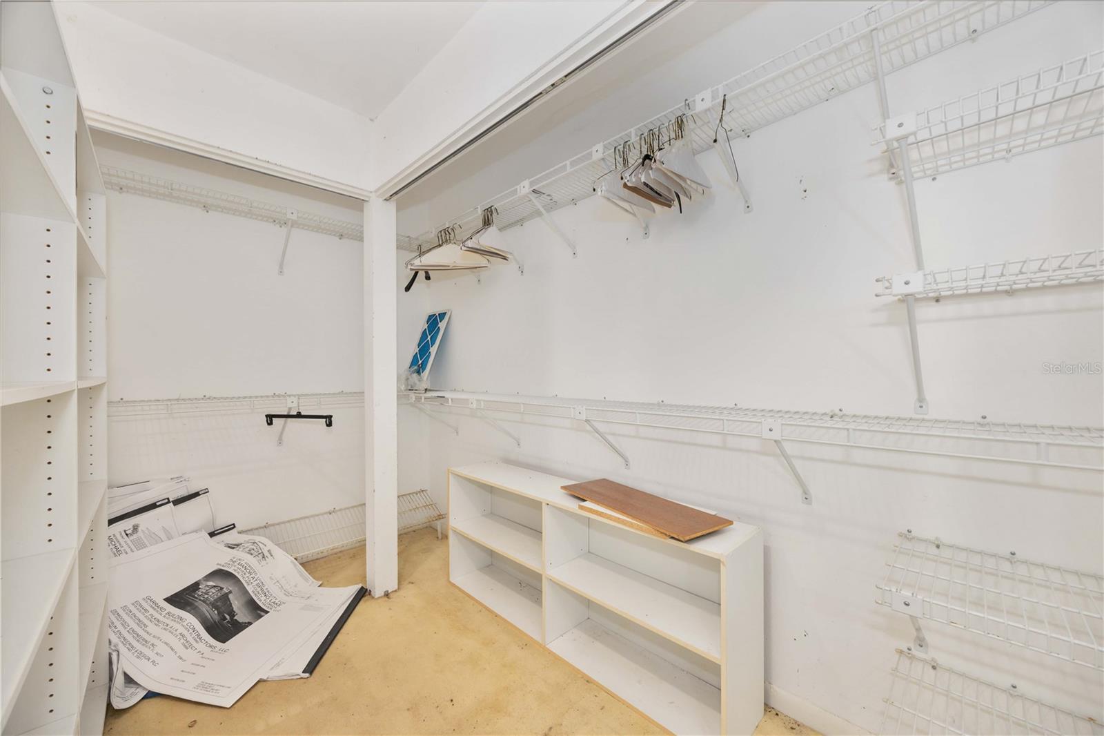 CROOKED LAKE - Residential