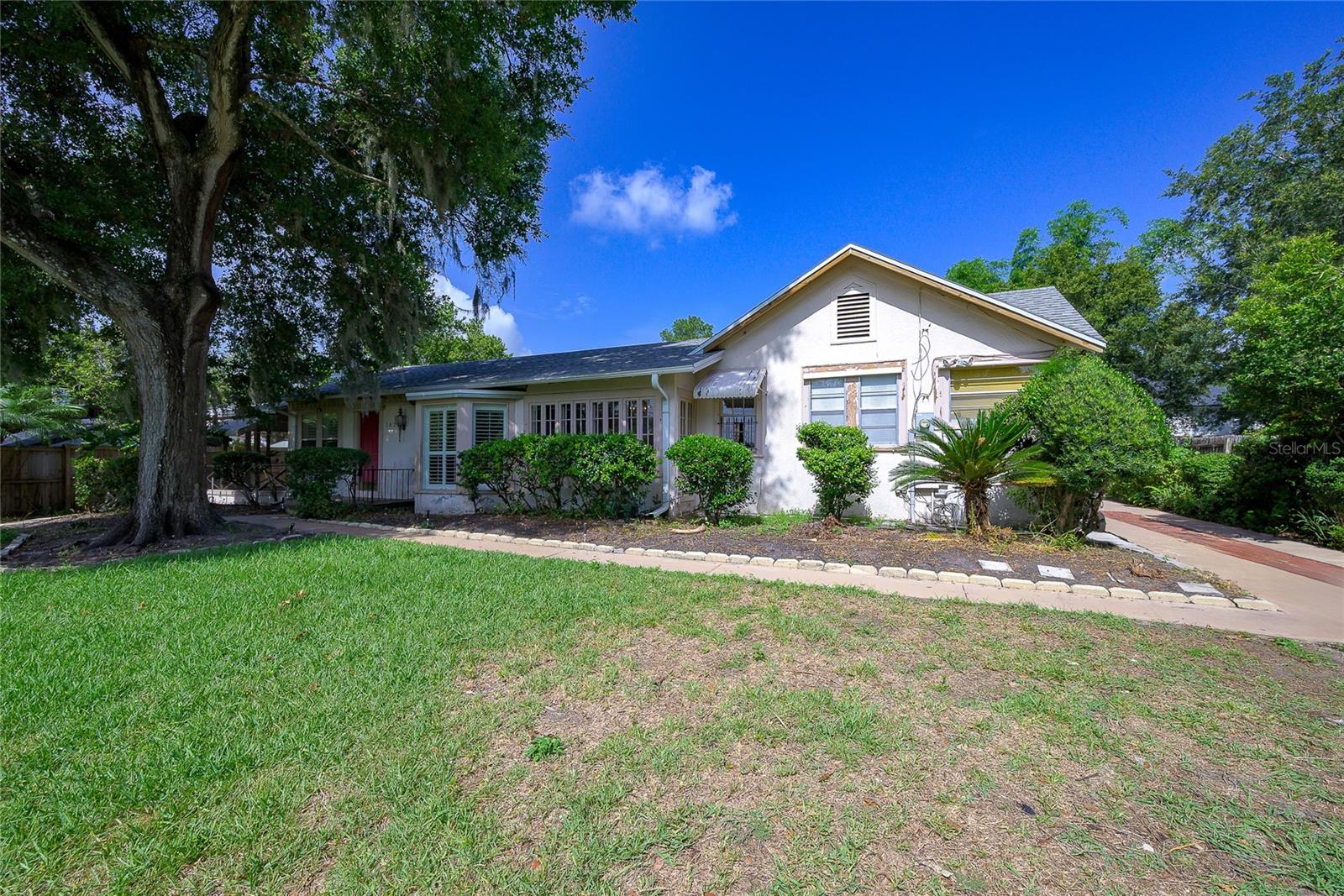 1621 SUNNYSIDE DRIVE