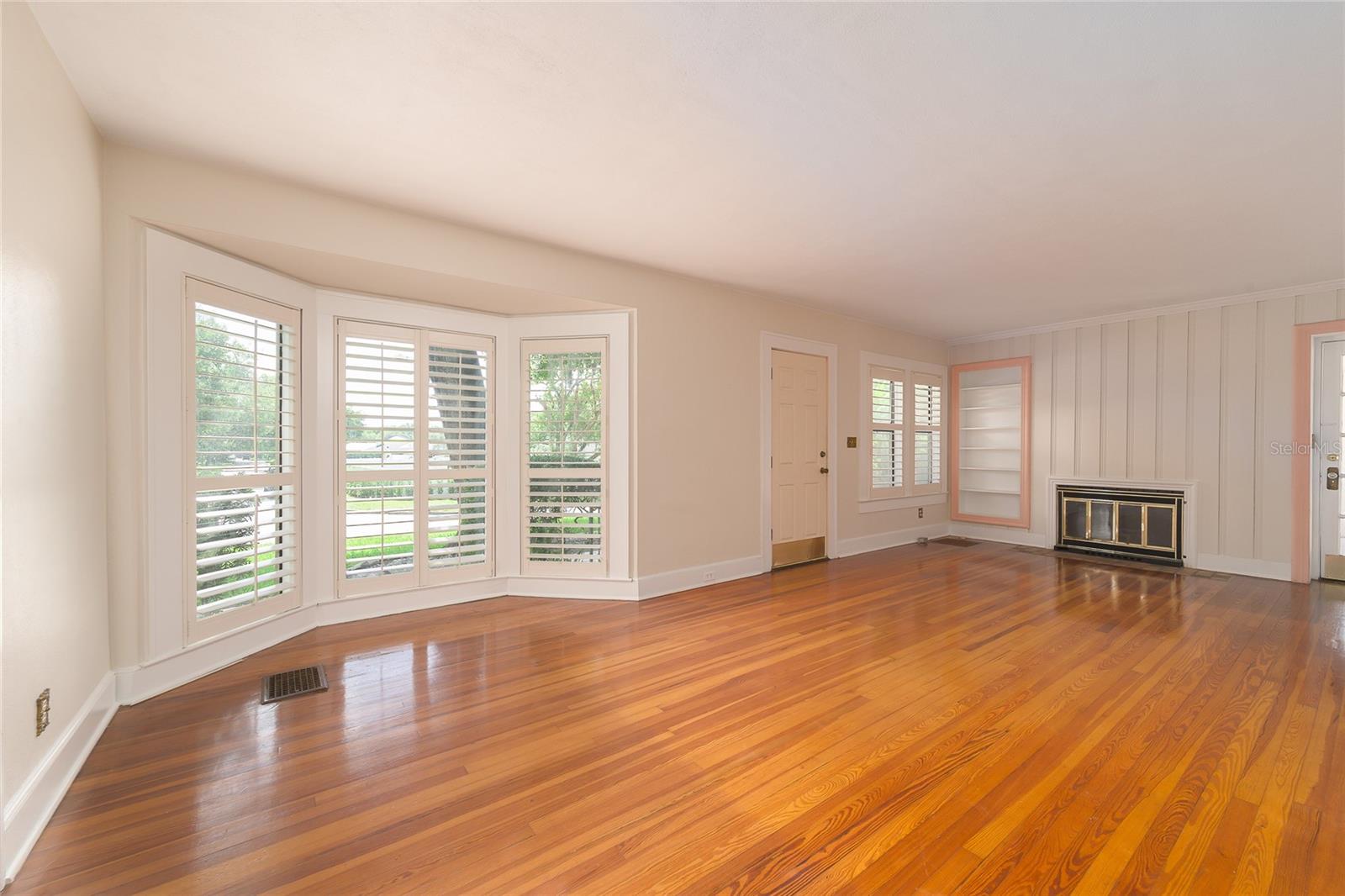 1621 SUNNYSIDE DRIVE