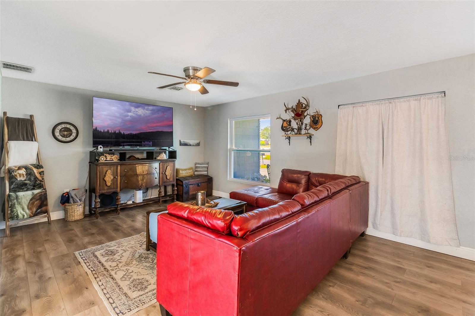 WHISPERING HILLS COUNTRY CLUB ESTATES SEC 03 - Residential