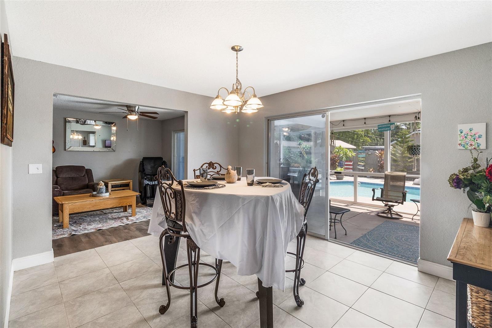 WHISPERING HILLS COUNTRY CLUB ESTATES SEC 03 - Residential