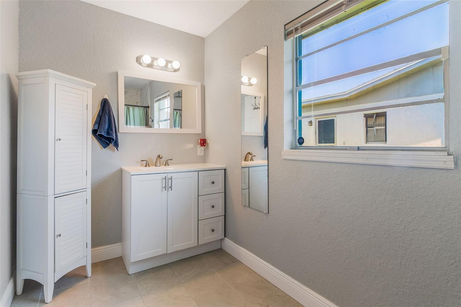 WHISPERING HILLS COUNTRY CLUB ESTATES SEC 03 - Residential