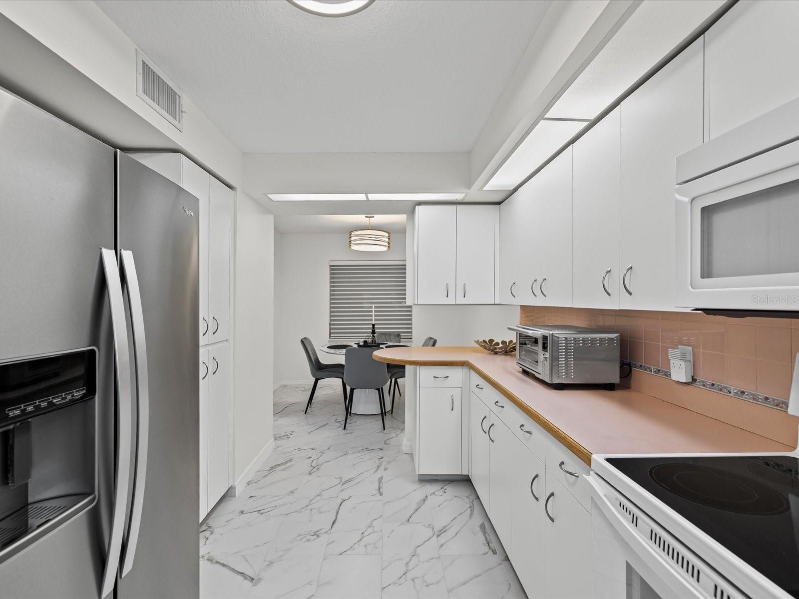 SILVER SANDS BEACH & RACQUET CLUB - Residential Lease