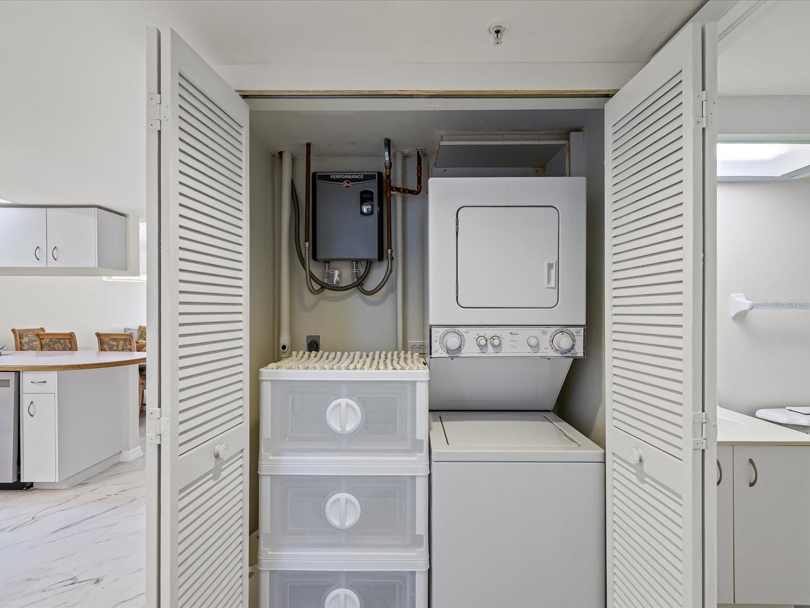 SILVER SANDS BEACH & RACQUET CLUB - Residential Lease