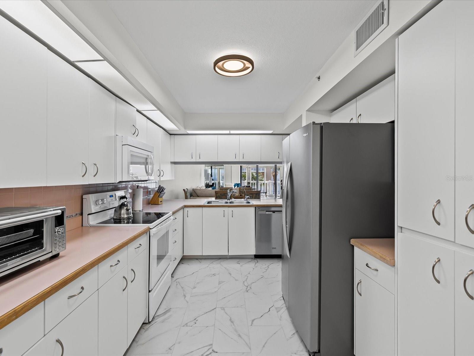 SILVER SANDS BEACH & RACQUET CLUB - Residential Lease