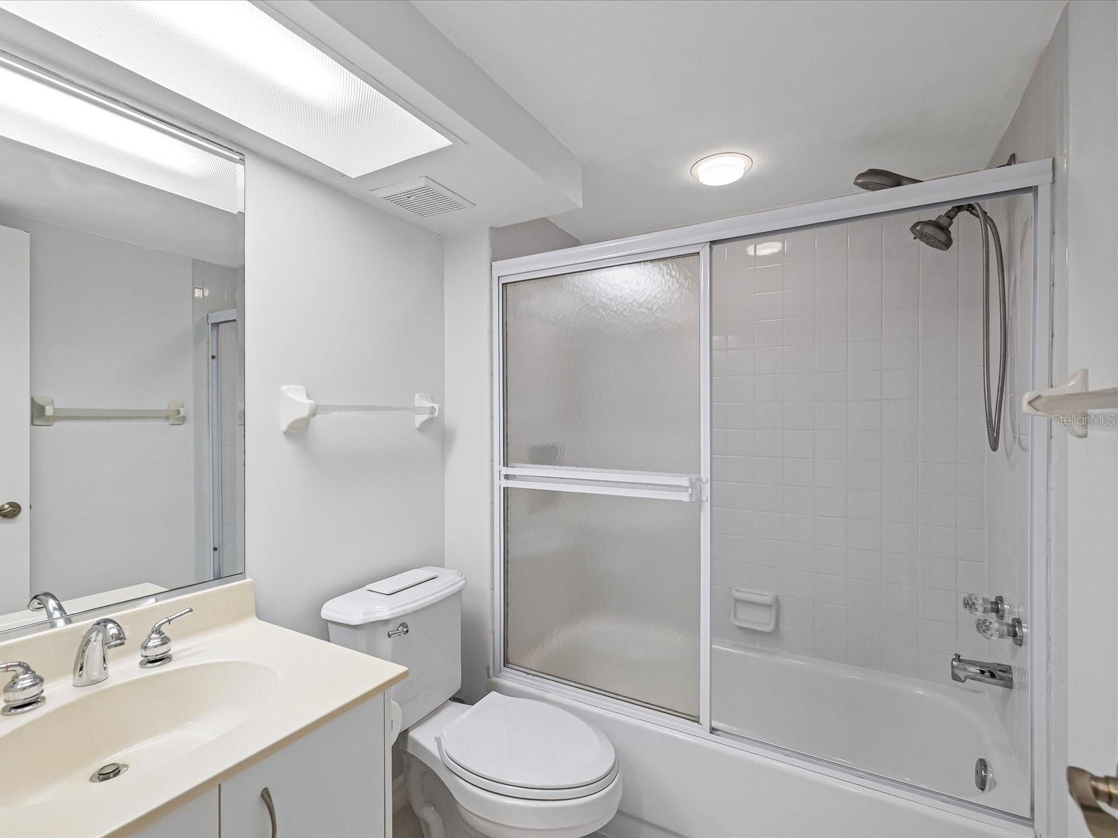 SILVER SANDS BEACH & RACQUET CLUB - Residential Lease