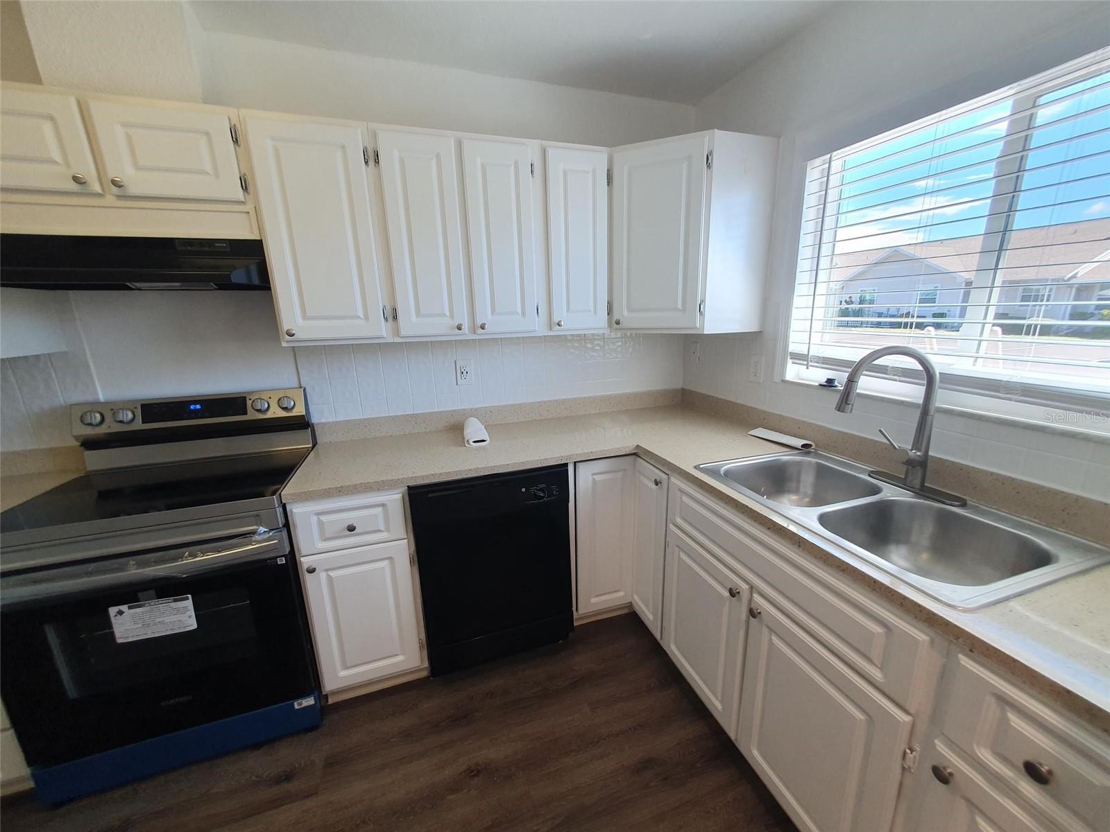 HIDDEN LAKE VILLAS - Residential Lease