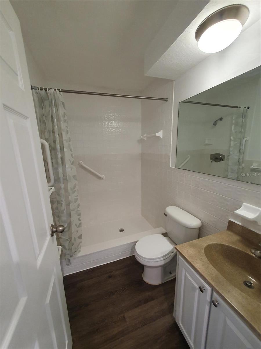 HIDDEN LAKE VILLAS - Residential Lease