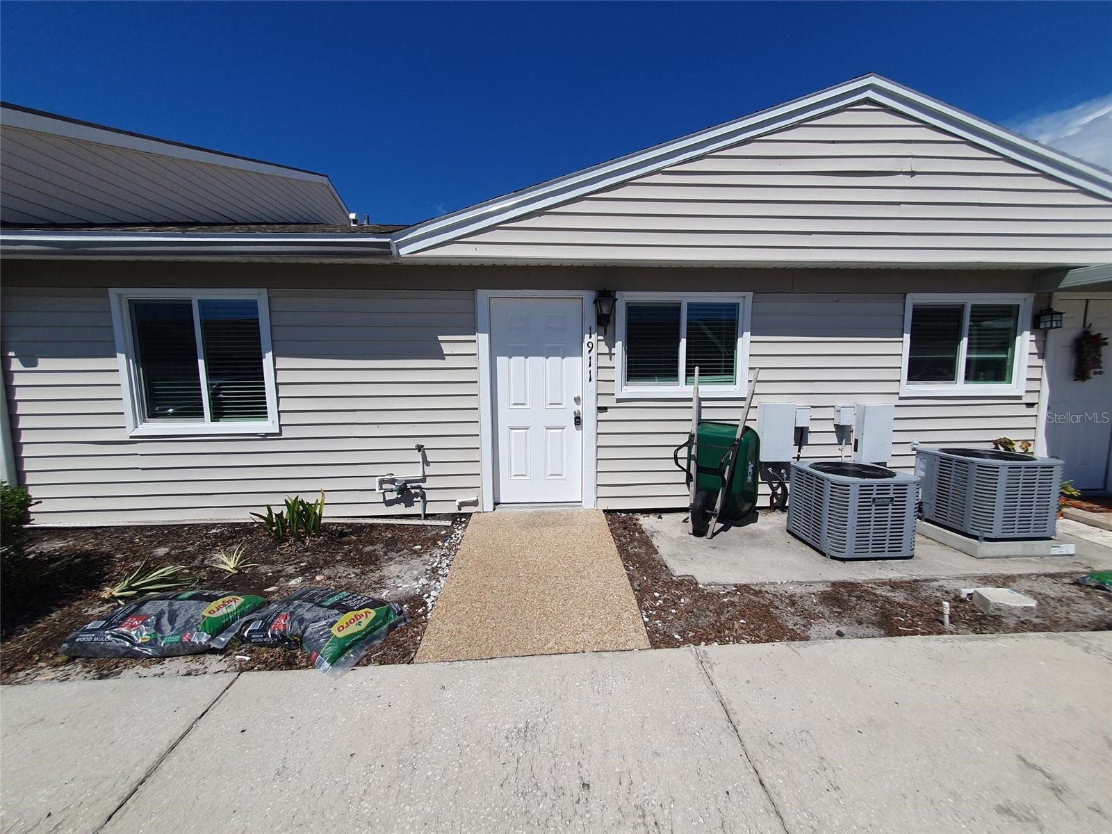 HIDDEN LAKE VILLAS - Residential Lease