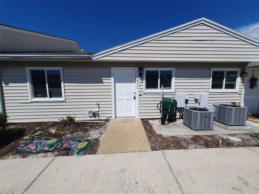 THANKSGIVING SPECIAL: Move in by end of November and get 10% off rent for 6 MONTHS. Also, credit-qualified applicants pay a lower deposit of $1000.   Not in an HOA and owner pays for maintenance, pest control, lawn care and trash.  Tenant responsible for water, electric, and internet.  UP TO TWO (2) PETS UP TO 35LBS ALLOWED.  Pet fee can be reduced on a case by case basis.  Vacant and ready to go!  Call for more information.