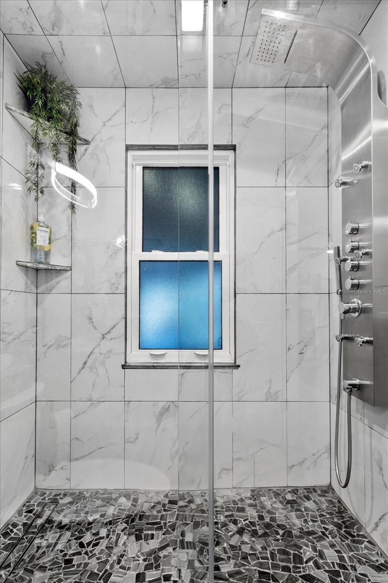 PARADISE COUNTRY CLUB UNIT 02 - Residential