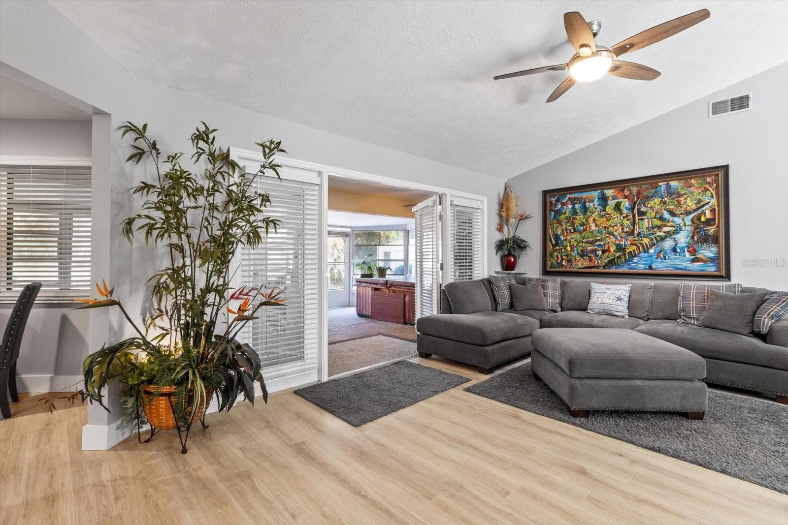 PARADISE COUNTRY CLUB UNIT 02 - Residential