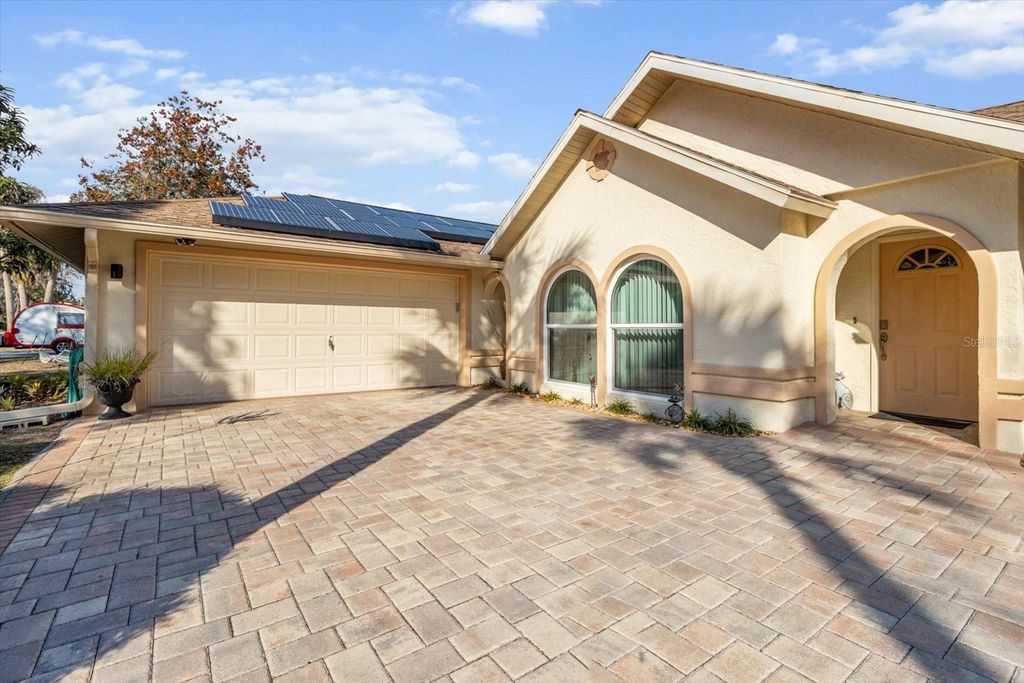 Photo of 84 N Country Club Drive, Crystal River, FL 34429 (MLS # TB8481516)