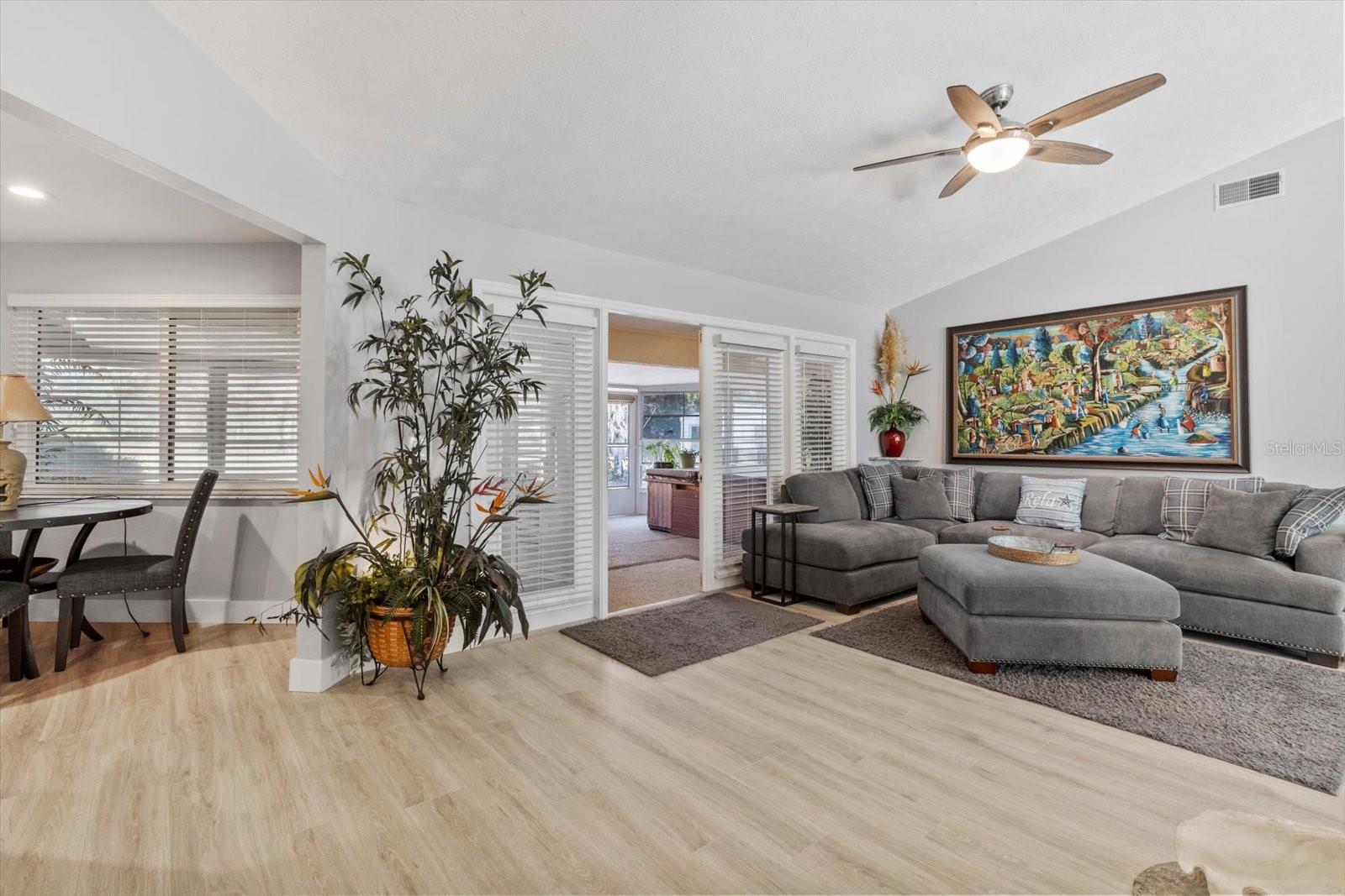 PARADISE COUNTRY CLUB UNIT 02 - Residential