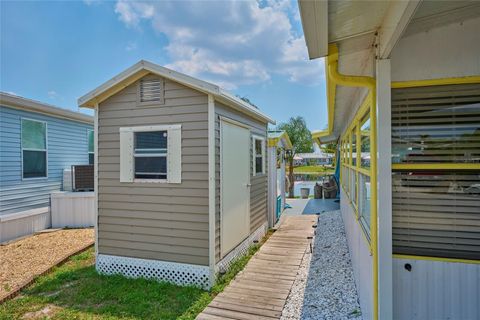 A home in LAKE WALES