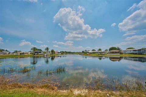 A home in LAKE WALES