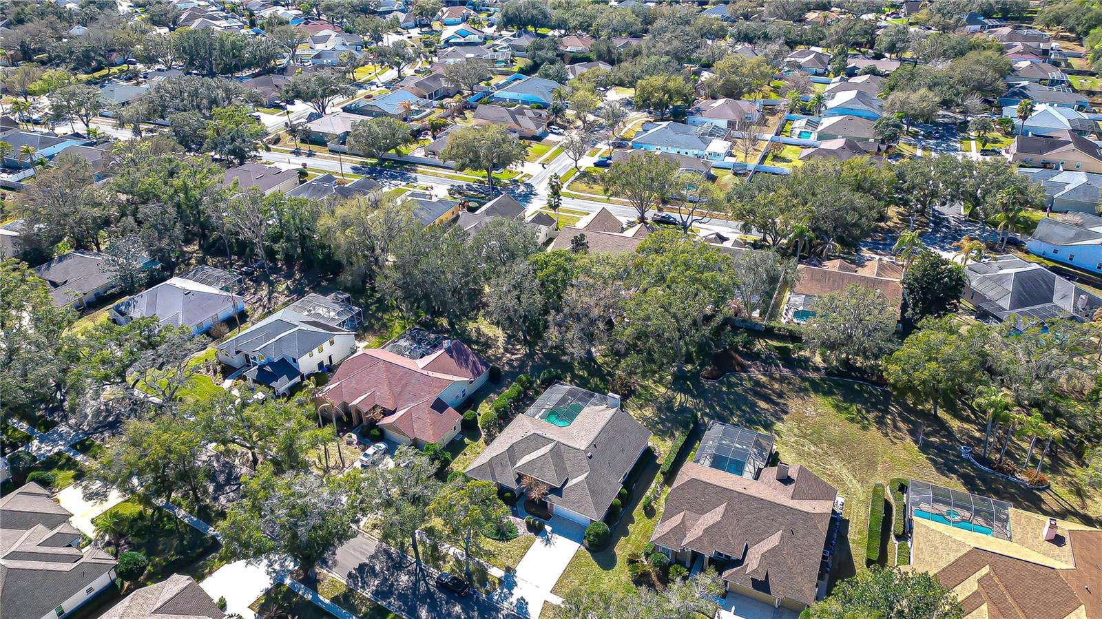 RIVER HILLS COUNTRY CLUB PH - Residential