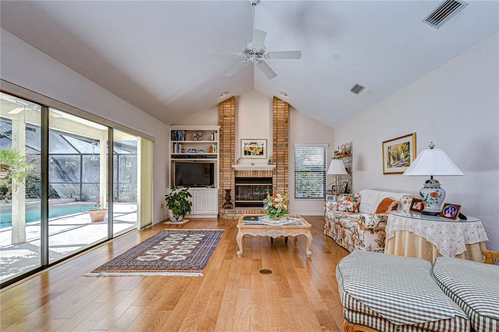 RIVER HILLS COUNTRY CLUB PH - Residential