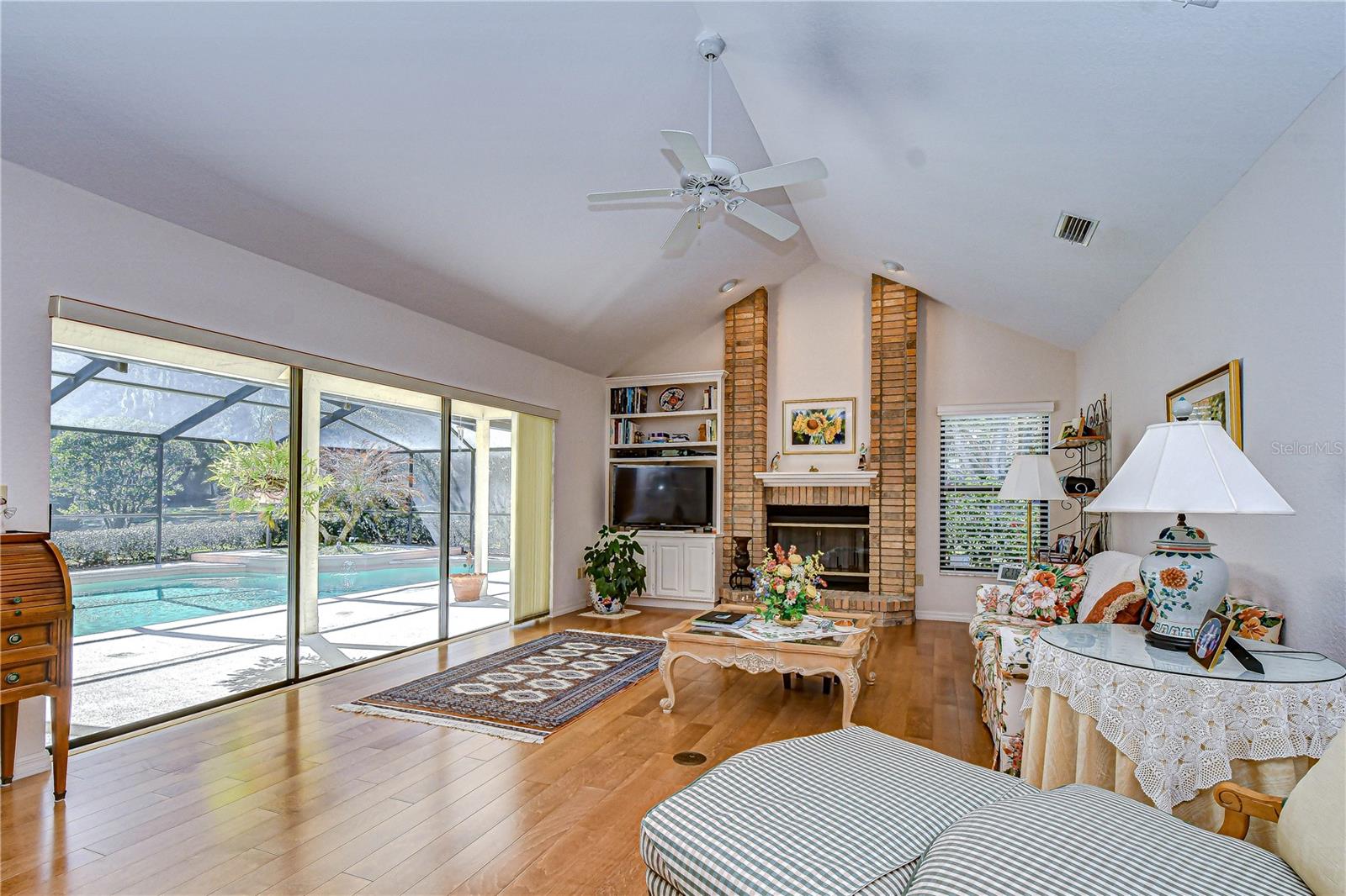 RIVER HILLS COUNTRY CLUB PH - Residential