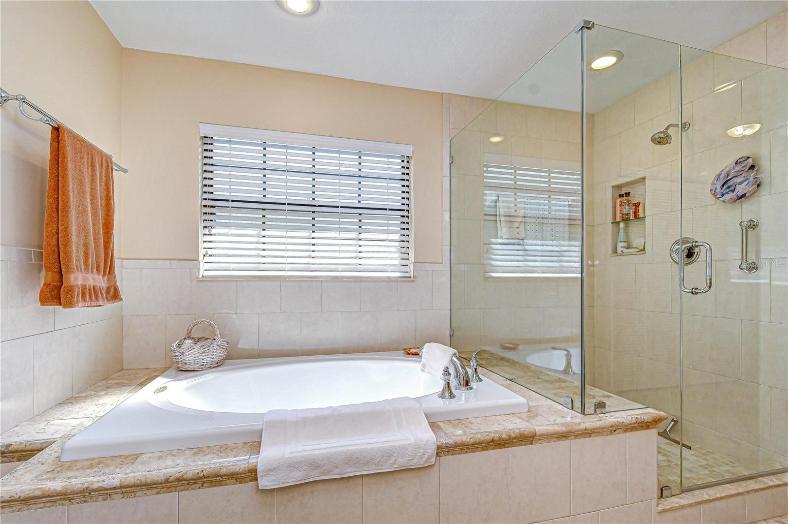 RIVER HILLS COUNTRY CLUB PH - Residential