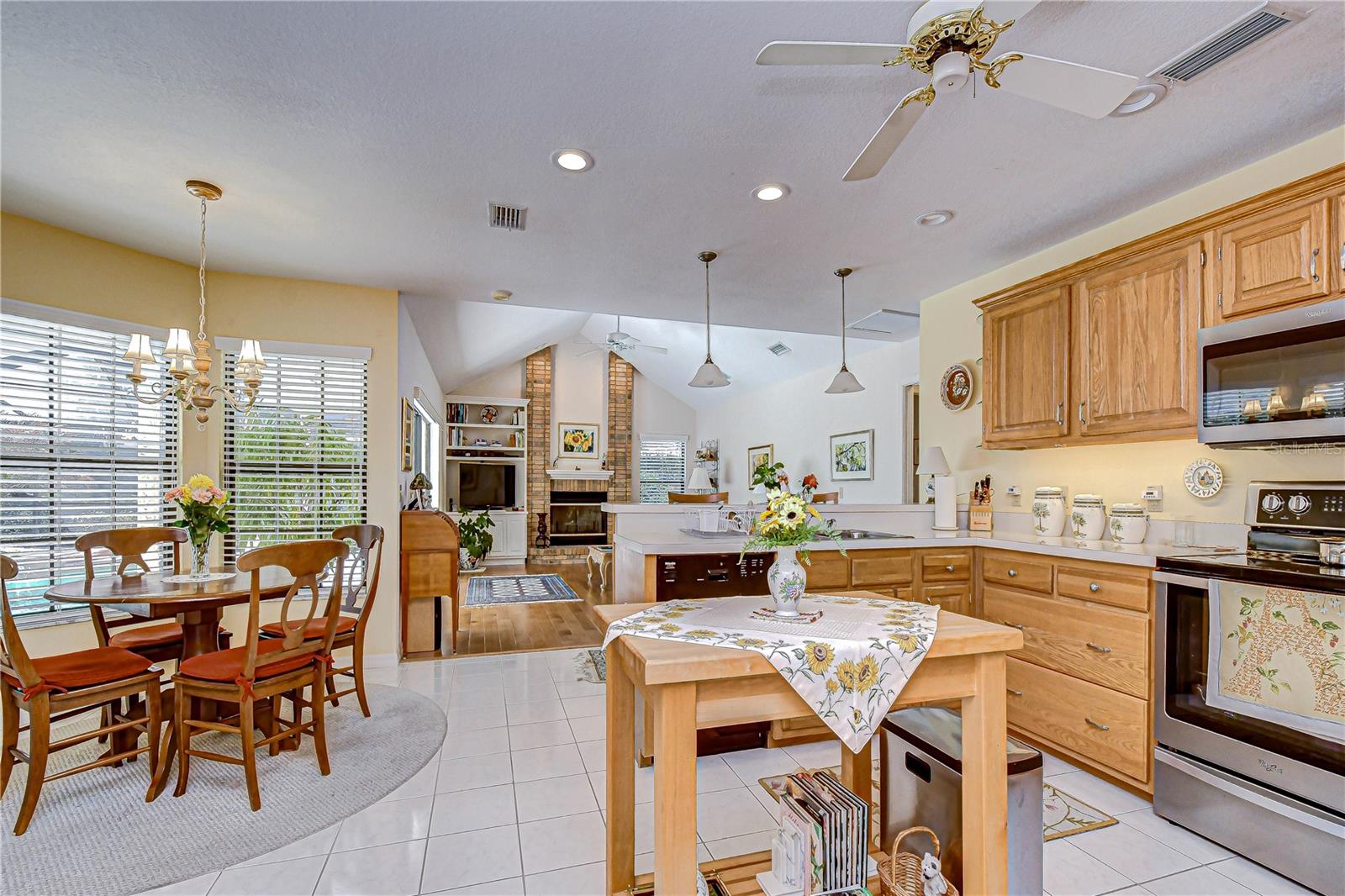 RIVER HILLS COUNTRY CLUB PH - Residential